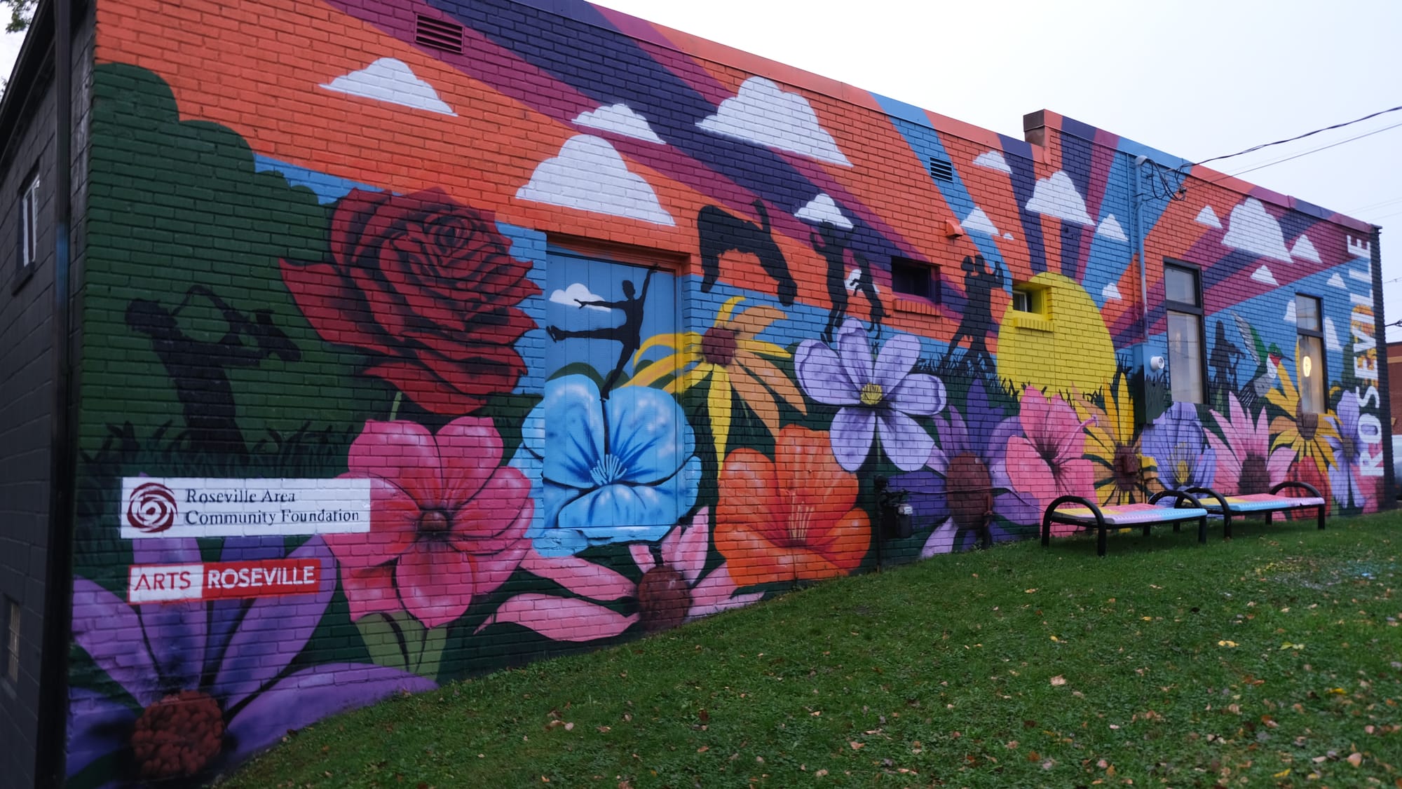 Community shines bright in new Roseville mural